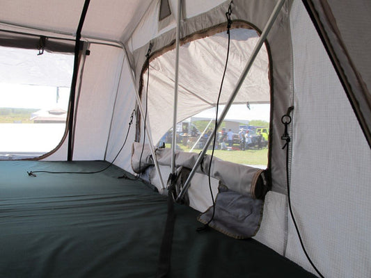 DOBINSONS 4X4 DELUXE ROOF TOP TENT