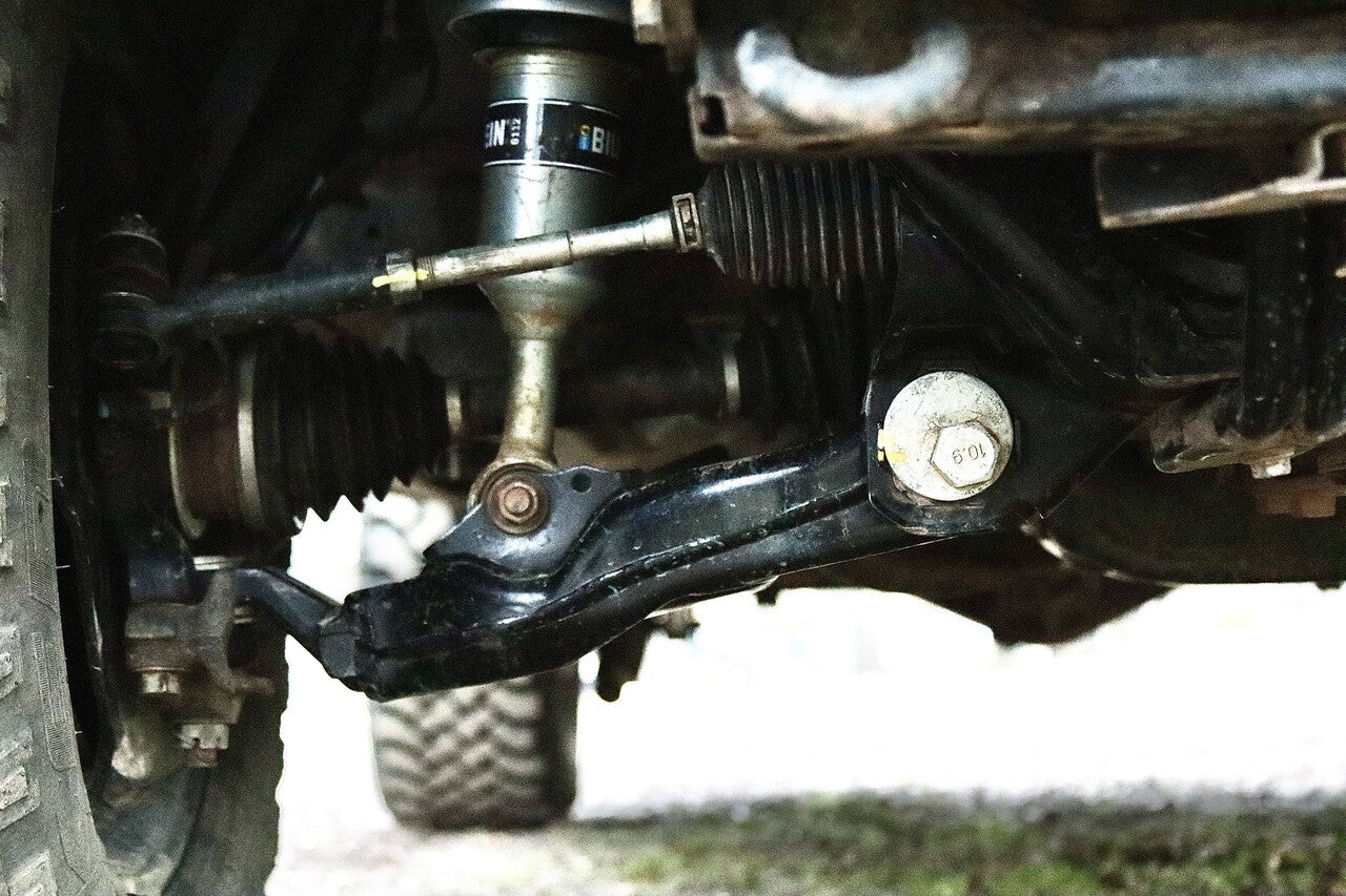 Front Lower Control Arms w/ Cam Bolts (Non KDSS Applications)