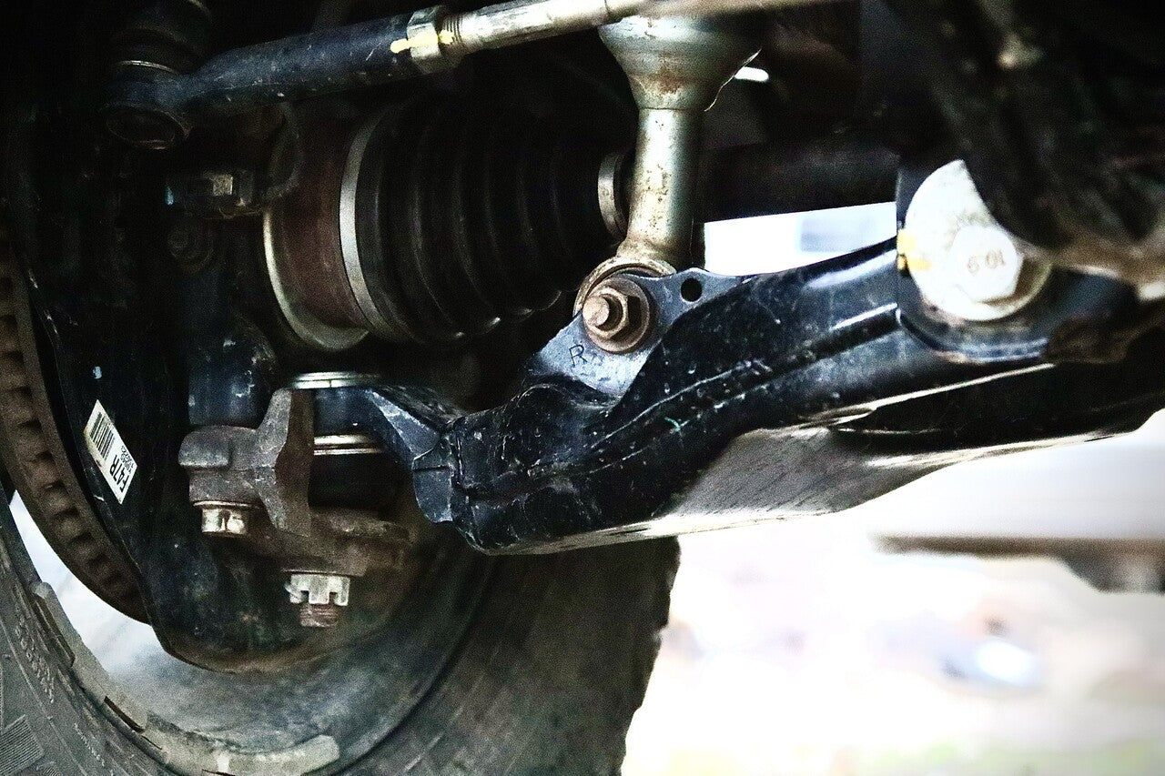 Front Lower Control Arms w/ Cam Bolts (Non KDSS Applications)