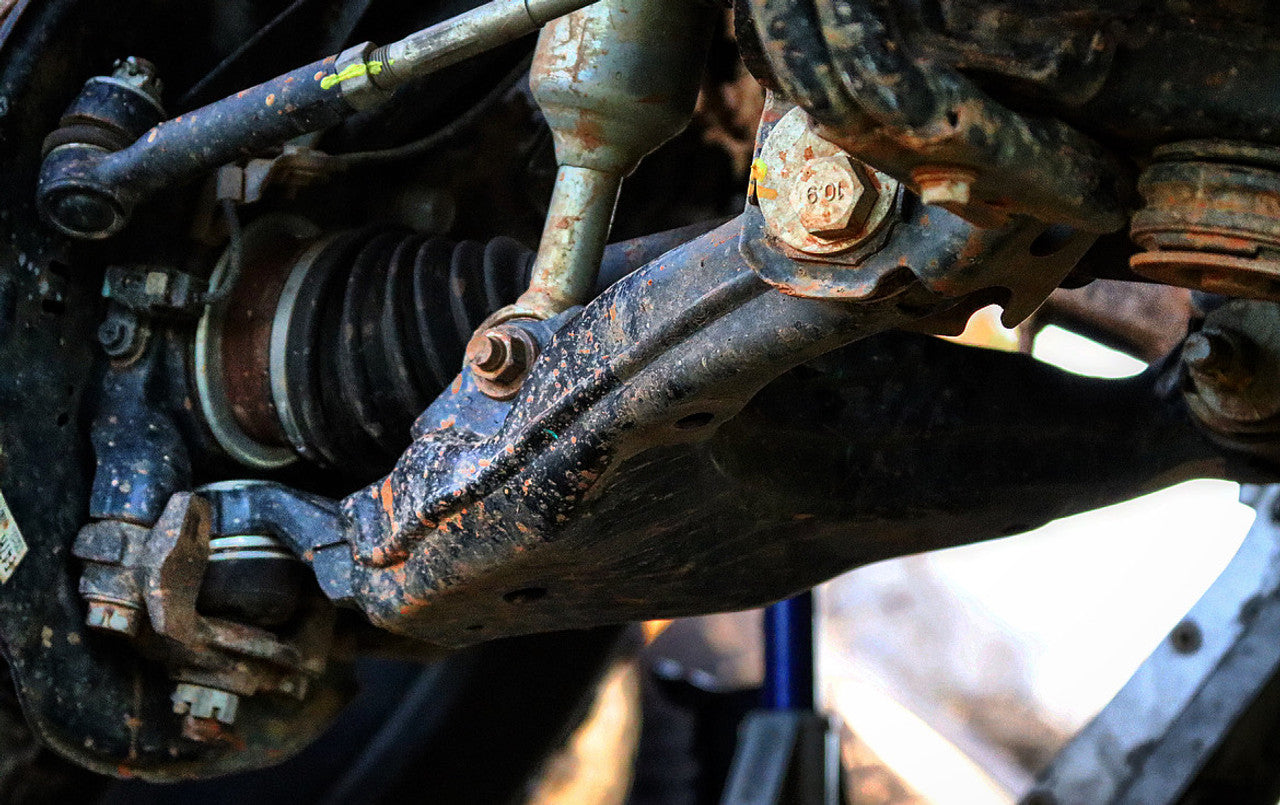Front Lower Control Arms w/ Cam Bolts (Non KDSS Applications)