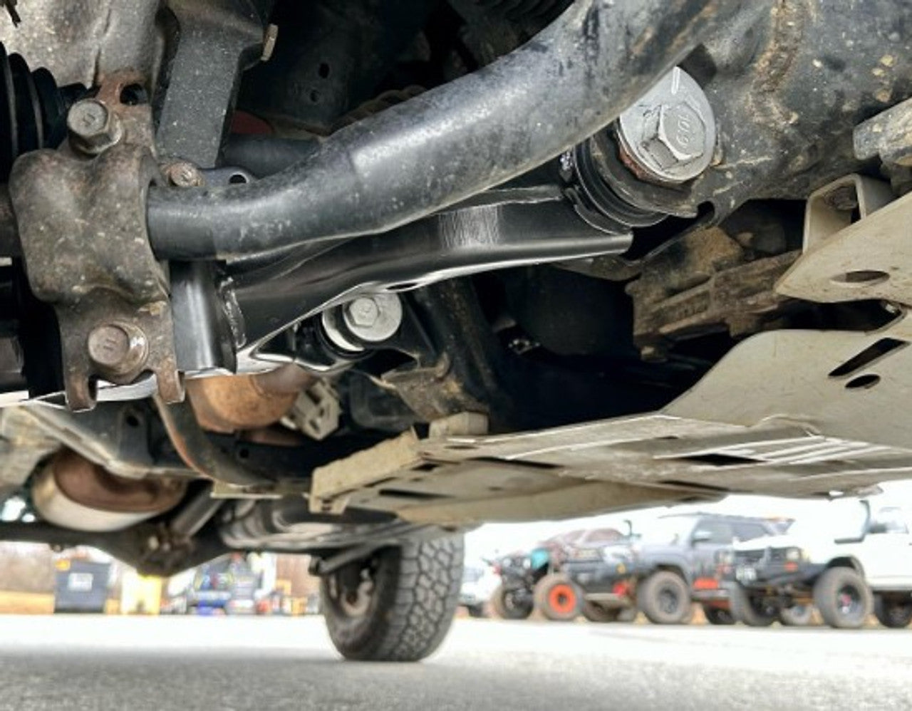 Front Lower Control Arms w/ Cam Bolts (KDSS)