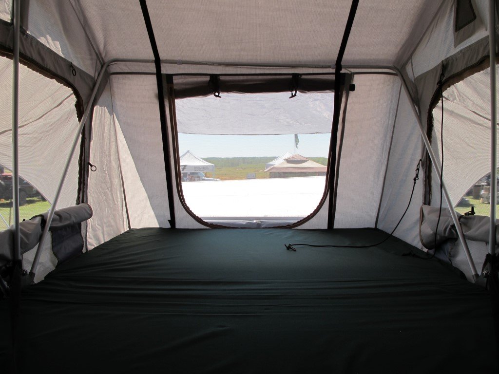 DOBINSONS 4X4 DELUXE ROOF TOP TENT