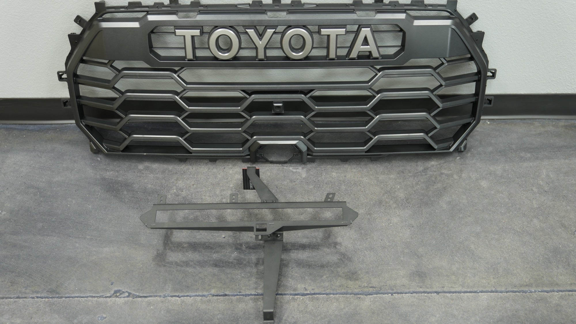 2022-’23 Toyota TRD PRO Grill Upper Light Bar Bracket Kit